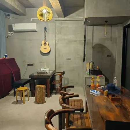 Qinyunsheng Homestay (Qushan Island Shalong Beach)