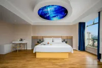 Qitian Boutique Hotel - balcony