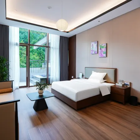 Jiugushui Wenquan Center Hotel