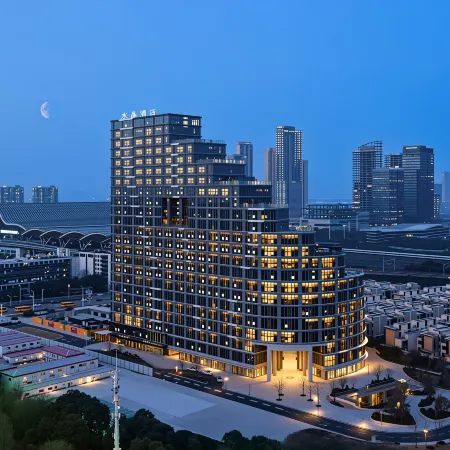 Crystal Hotel Wuhan Railway Station East Square Отели рядом с достопримечательностью «Железнодорожный вокзал Ухань»