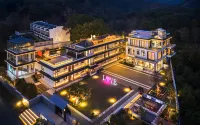 GULUXURY HOTEL Отели в г. 