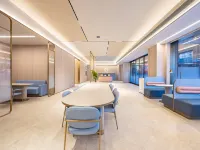 Hanting Hotel (Chongqing Yangjiaping Panlong Aoyuan Square Branch) Hotels near Jiu Longpo