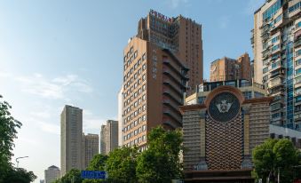 Radow Hotel (Yichang Binjiang Pedestrian Street)