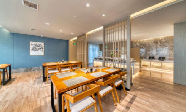 Newman City Hotel (Huzhou Yishang Street)