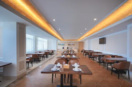 Vienna International Hotel (Poyang Wetland Park) Отели в г. Поянху