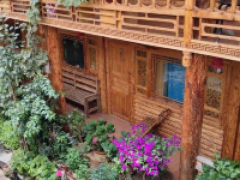 泸沽湖近水楼台青年客栈