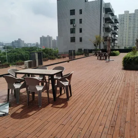 Colour Hotel(Zhangshu Ren He Road)