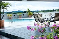 The Centrepoint Hotel - Pools