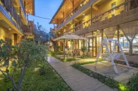 Lugu Lake 97 Rendezvous Lakeside Resort (Puluo Flower Sea Wharf Branch) - 3つ星