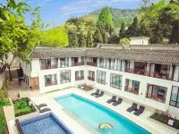 Hillside Spring Resort Hotels near Baiyun Wanfo Cave