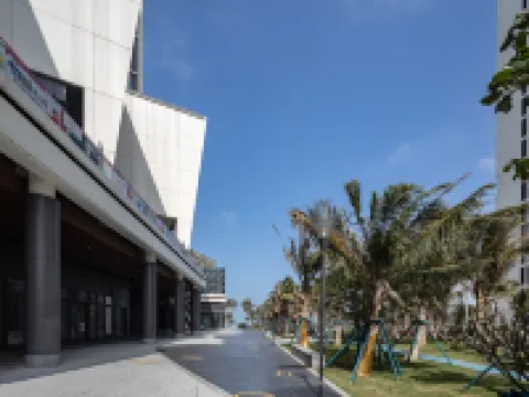 Floral Hotel·Haikou Cloud Haiyi Seascape Hotel (Wanluyuan Haikou Bay Store) Hotels near Holiday Beach