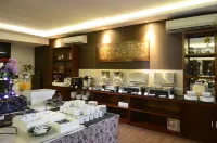 D'Season Premiere Hotel Jepara - breakfast