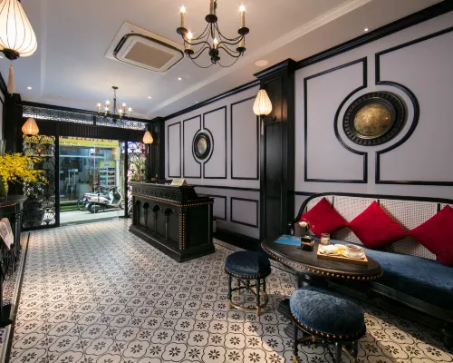 La Beaute Boutique Hotel & Spa Hotels near Cau Go Street