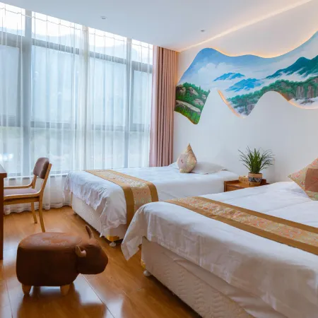 Selenium-themed Inn In West Huangshan City