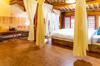 BuYueju Peacock Inn