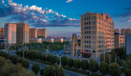 Huayi Hotel Отели рядом с достопримечательностью «Changji University»