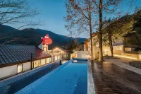 Juesu Hot Spring Hostel - ที่มีสระว่ายน้ำ