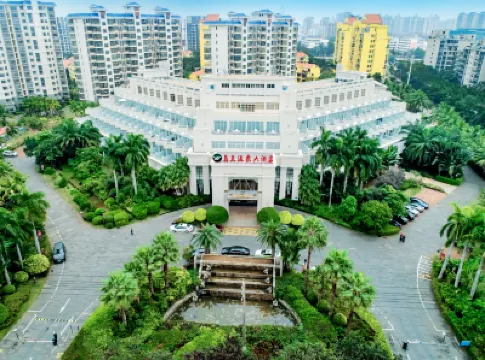 Wulan Hot Spring Hotel Hoteles cerca de Holiday Beach