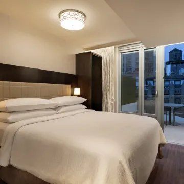 Embassy Suites by Hilton New York Manhattan Times Square Отели рядом с достопримечательностью «Манхэттен»