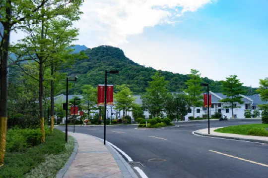 Qianhai Life Happiness Town (Luofushan Shop)