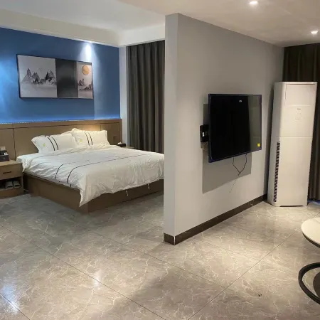 Baiyue Boutique Apartment (Tiaofeng Passenger Transport Terminal Shop)