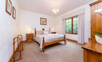 Country Pleasures Bed and Breakfast