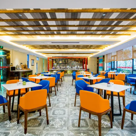 Pula Hotel (Yulin Jincheng Center Pedestrian Street)