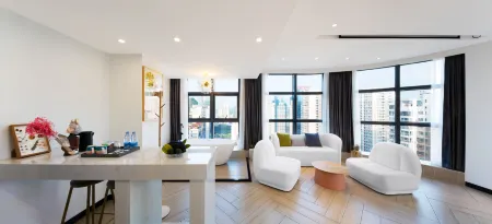 Qian Huazhizhu Hotel (Anshun Huangguoshu Street RT-Mart Store)