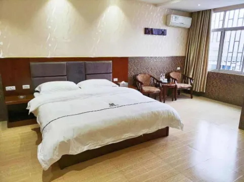 鎮雄靖皓ホテル(以勒鎮中学校)