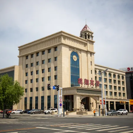 Baicheng Hexiang Hotel (Civic Plaza Haiming East Road Pedestrian Street Store)