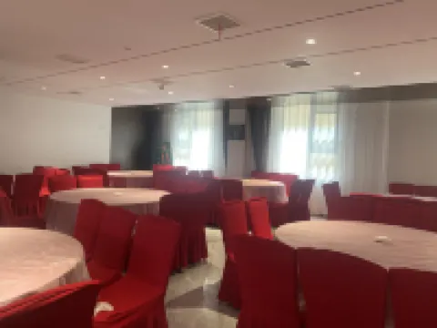 Linzhou Hongqiqu Ying Hotel (Yingbin Building)