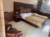 Huachi Wenbo Hotel - parking