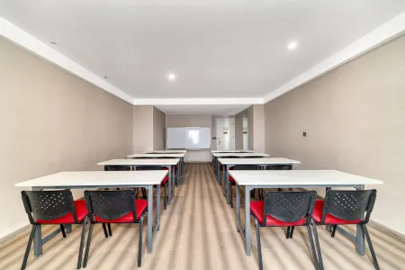 Lai Ke You Theme Hotel (Shangrao City Center Plaza Pedestrian Street)