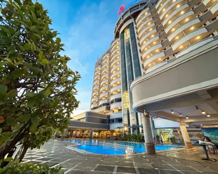Planet Holiday Hotel & Residence Hotels in Batu Ampar