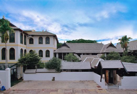 부티크 호텔의 유니크한 복도 디자인