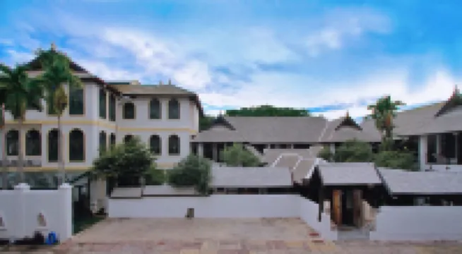 Cheva Gallery Hotel Hotels near Wat Pa Daet