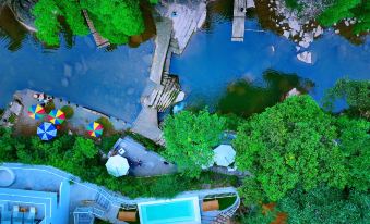 Qingcheng Mountain Yujian Forest Private Soup Homestay