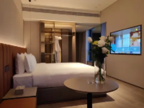 PLATINUM HYALE HOTEL