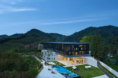 Anji Moma Hummer Resort