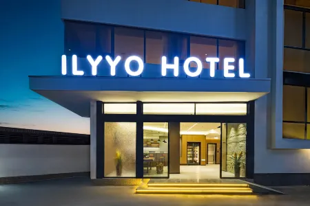 Ya'an Ailiyou L Hotel (Cover Bridge) Отели рядом с достопримечательностью «Yazhou Lounge Bridge»