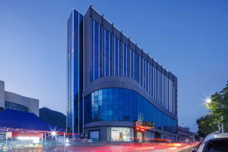 Irvine Holiday Hotel Отели рядом с достопримечательностью «Zhuhai Branch of Beijing Normal University Dormitory»