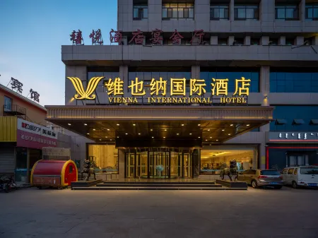 Vienna International Hotel (Wuhai Huochedongzhan) Отели в г. Ухай