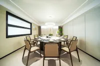 辰悠朵悅·180°湖山雙景溯溪親子度假villa美宿（雲上草原店）