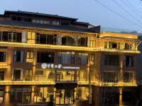 Yunmanshan Luxury Homestay (Feilai Temple Scenic Area) Hotels near Meili Snow Mountain Lookout