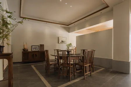 Quiet and No-Hassle Bed & Breakfast in Jihua Mountain Отели рядом с достопримечательностью «Jiu Hua Shan Dayuan Buddhist Culture Park»