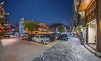 Jinyangge Light Luxury Hotel (Fenghuang Ancient Town Hongqiao)
