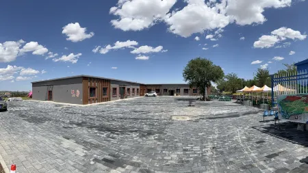 Jimsar Xiaofenzi Art Gallery Homestay Отели рядом с достопримечательностью «Thousand-Buddha Cave»