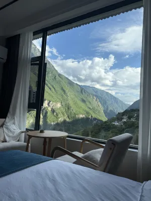 Mountain Stream Retreat Cliffside Homestay Hotels near Hutiao Stone