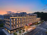 Xiaoxiang Yunmeng International Hotel (Fenghuang Ancient Town)