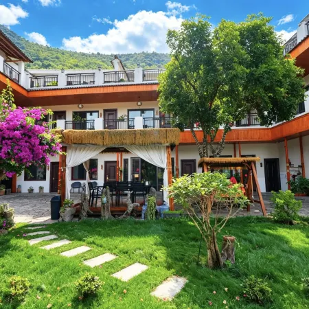 Xingyi WanFenglin Qianshanli Inn